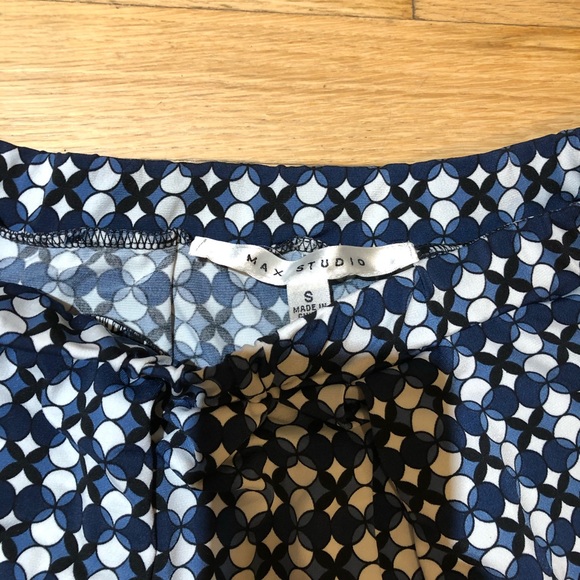 Blue and white patterned skirt - Picture 2 of 2